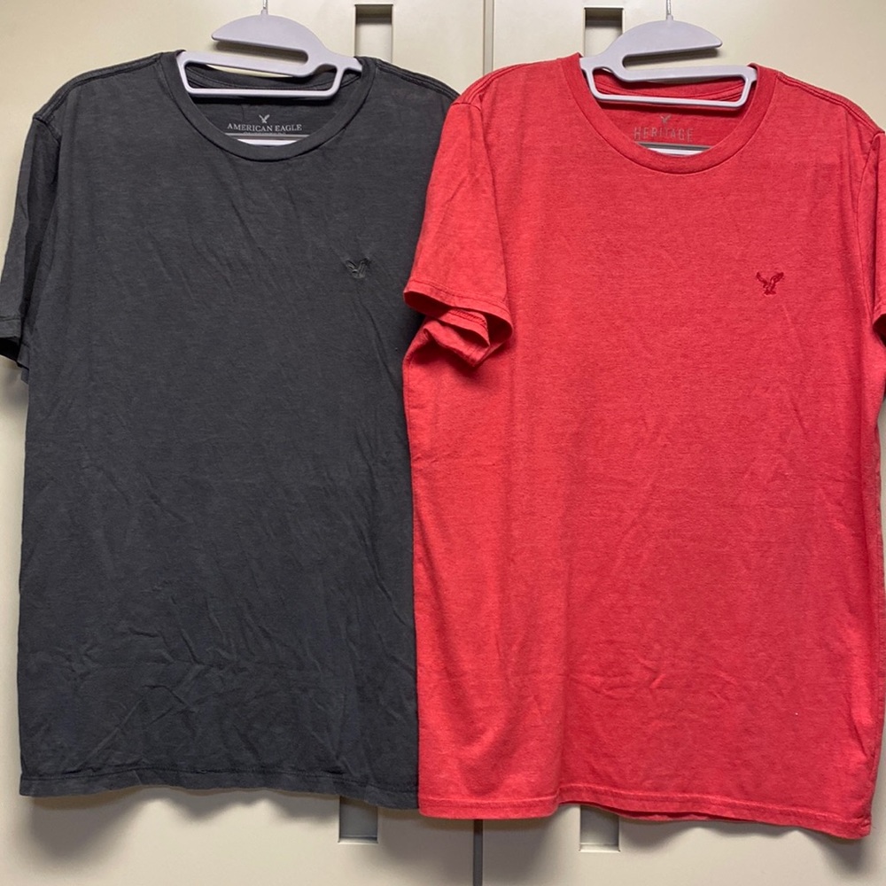 SOLD OUT Lot of Two Mens American Eagle Outfitters S/S T-Shirts in M. GrayRed